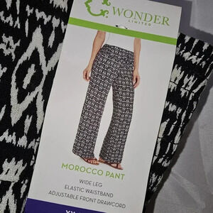 NWT Wonder Limited Morocco‎ black,white tribal palazzo plus side pants